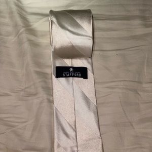 Stafford white striped tie great looking